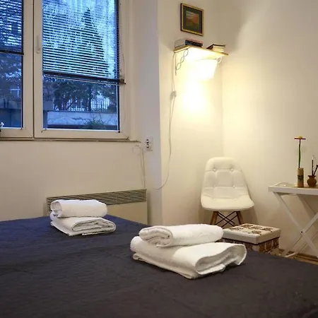 Apartment Atelier 12, Feeling Like An Artist! Promo Price *
